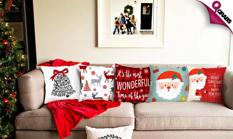 Christmas-Themed Cushion Cover!